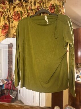 lululemon athletica Olive Green Long-Sleeve Tee